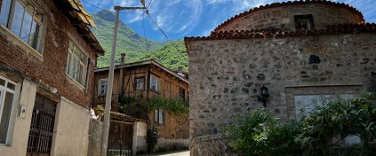Bursa'da 5 Köy 1 Göl Doğa Yürüyüşü ve Çilek Hasadı Turu